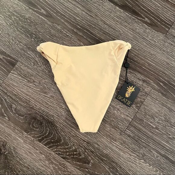 Skatie Yellow Bikini Bottom - Picture 6 of 9